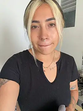 ManuelaVeeleez online show from 8, 7, 2026