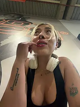 ManuelaVeeleez online show from 16, 7, 2026