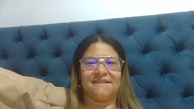 Jiwon Han online show from 21, 4, 2026