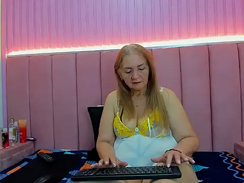 Snapshot of queenstarhy chatting on 20, 6, 2026 queenstarhy online show from 20, 6, 2026