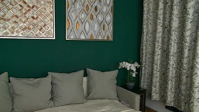 SkinnyNatty online show from 2, 4, 2026