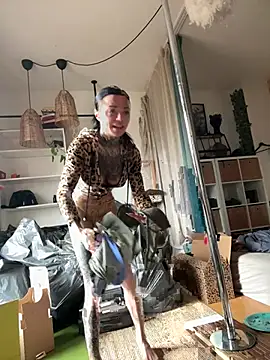 SkinnyLilly online show from 13, 4, 2026