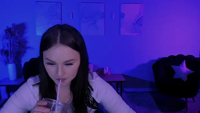 miss courtney  online show from 25, 4, 2026