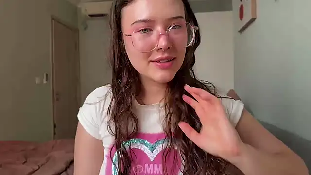 Snapshot of KristieKitty chatting on 18, 7, 2026 KristieKitty online show from 18, 7, 2026