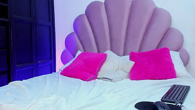 sophia mell online show from 15, 4, 2026