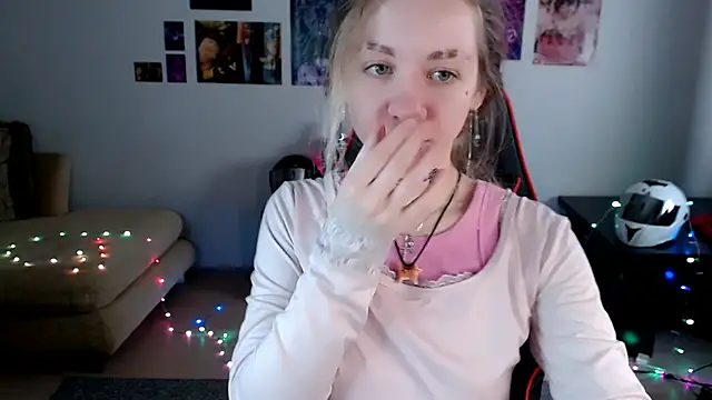 Nica Kawaii online show from 13, 4, 2026