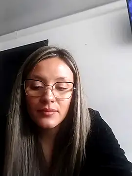 Snapshot of CynthiaMore chatting on 18, 5, 2026 CynthiaMore online show from 18, 5, 2026