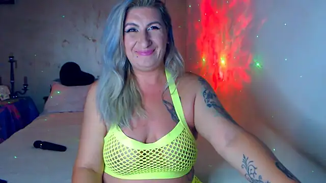 Snapshot of LilLux chatting on 15, 7, 2026 LilLux online show from 15, 7, 2026