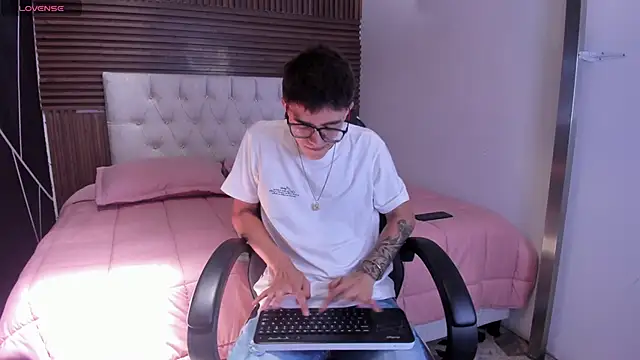 TylerCross  online show from 15, 3, 2026