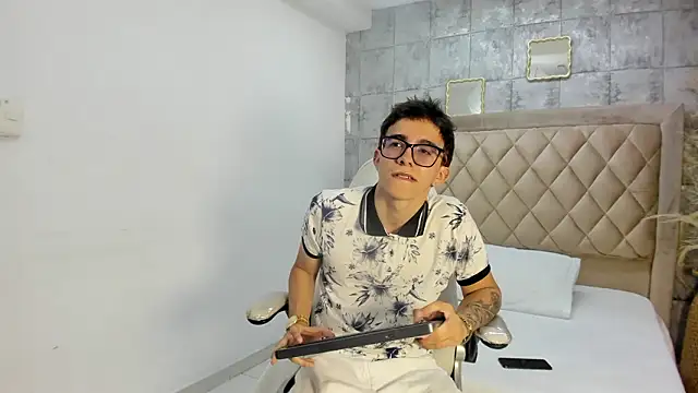 TylerCross  online show from 21, 3, 2026