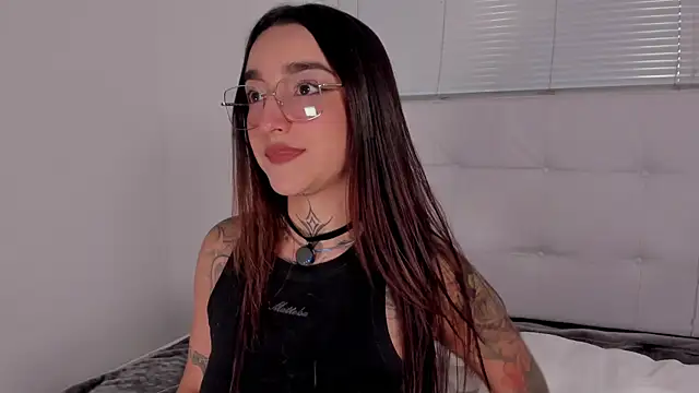 Snapshot of Emily_Rousess chatting on 10, 7, 2026 Emily Rousess online show from 10, 7, 2026