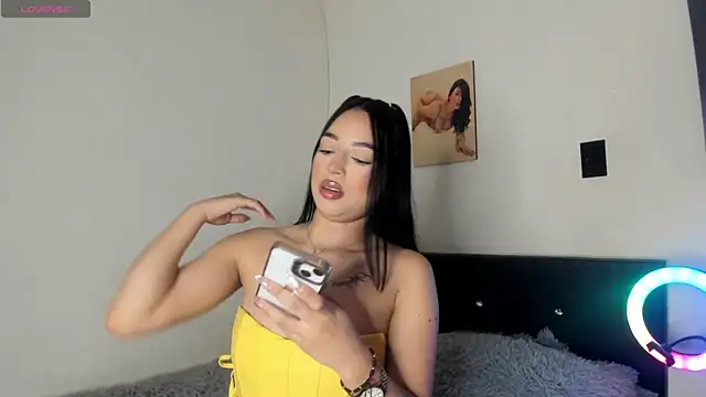 AnthonellaSweet  online show from 28, 4, 2026