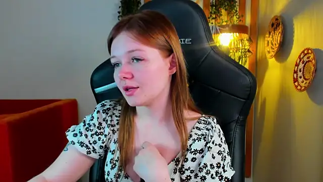 Snapshot of ElinaVale chatting on 7, 6, 2026 ElinaVale online show from 7, 6, 2026
