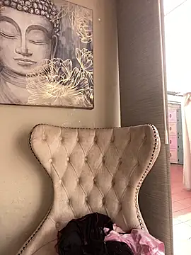 Cloe pink1 online show from 14, 4, 2026