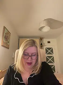 JanieLight53 online show from 10, 4, 2026