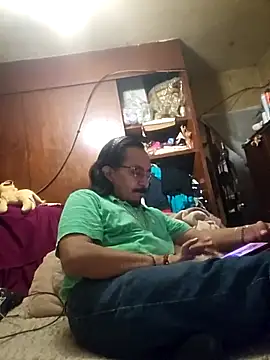 Snapshot of KIKE_LION990 chatting on 9, 4, 2026 KIKE LION990 online show from 9, 4, 2026