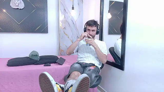 Snapshot of KingOfTemptation chatting on 25, 6, 2026 KingOfTemptation online show from 25, 6, 2026