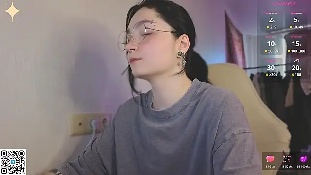 Luna Moon13 online show from 5, 7, 2026
