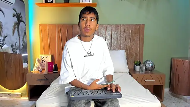 Snapshot of Ender_h0tt chatting on 31, 7, 2026 Ender h0tt online show from 31, 7, 2026