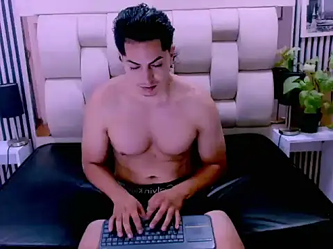 Alex Wolft online show from 6, 7, 2026