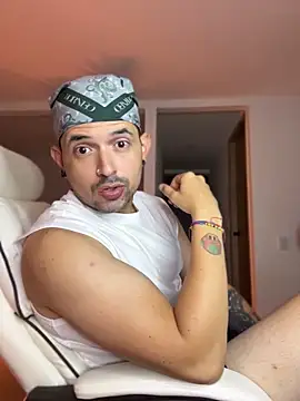 TroyeSavage online show from 15, 4, 2026