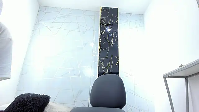 Valentin Lux online show from 5, 4, 2026