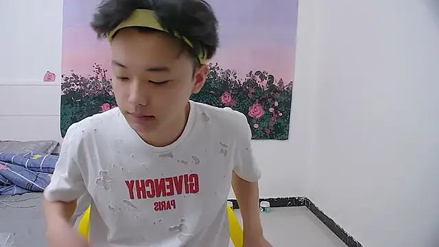 icecream-002 online show from 19, 4, 2026