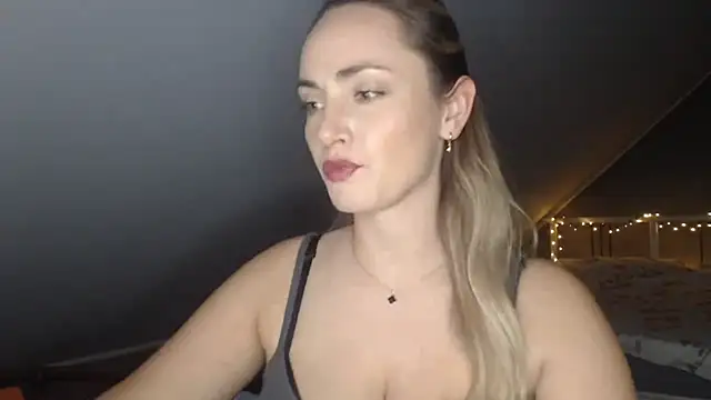 Snapshot of ScarlettSensitive chatting on 7, 6, 2026 ScarlettSensitive online show from 7, 6, 2026