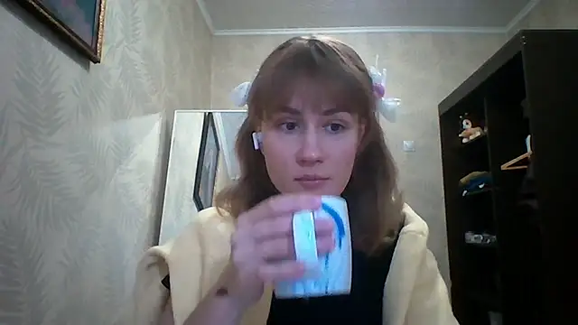 ElenoreHolguin online show from 25, 4, 2026