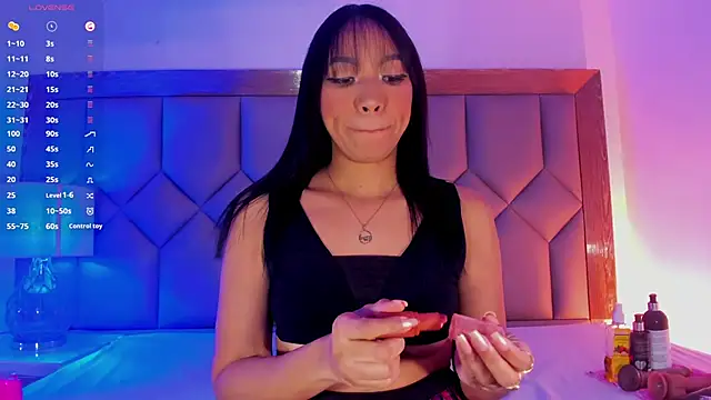 Snapshot of ValeriaRey_ chatting on 4, 5, 2026 ValeriaRey online show from 4, 5, 2026