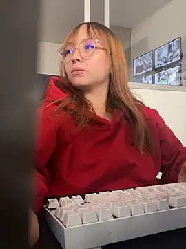 Snapshot of Milaac_ chatting on 6, 4, 2026 Milaac online show from 6, 4, 2026