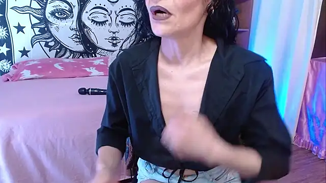 Snapshot of _Alexandra_Jones chatting on 25, 7, 2026 Alexandra Jones online show from 25, 7, 2026