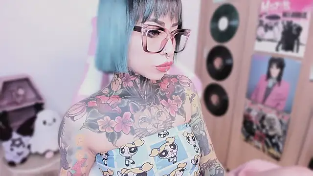 shes creepy online show from 31, 3, 2026