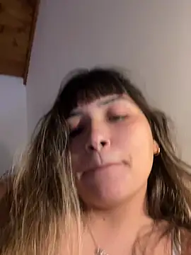 Snapshot of miicbebita chatting on 10, 6, 2026 miicbebita online show from 10, 6, 2026