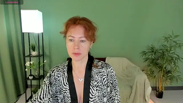 LeticiaRomano online show from 7, 7, 2026
