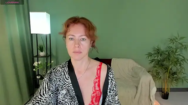 LeticiaRomano online show from 7, 7, 2026