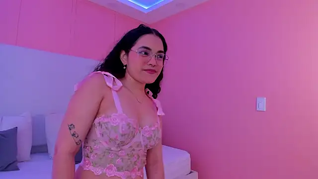 luna veega online show from 15, 4, 2026