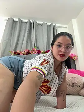 Snapshot of Isabella_Roses_ chatting on 6, 7, 2026 Isabella Roses online show from 6, 7, 2026