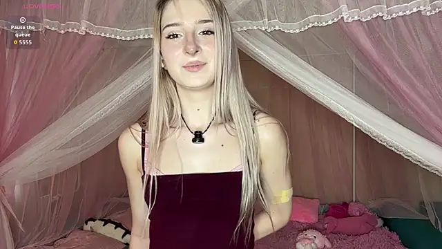 Snapshot of OnlyEva1 chatting on 4, 5, 2026 OnlyEva1 online show from 4, 5, 2026