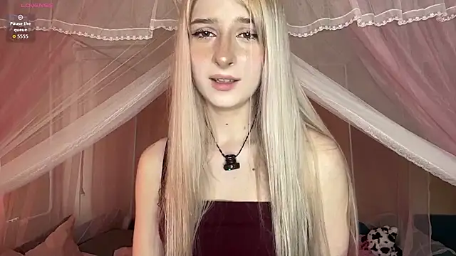 Snapshot of OnlyEva1 chatting on 20, 5, 2026 OnlyEva1 online show from 20, 5, 2026