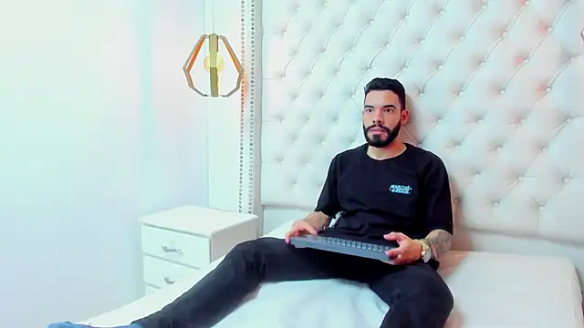 JEAN LEWIS2 online show from 18, 4, 2026