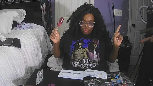 Snapshot of UriUniverse69 chatting on 15, 4, 2026 UriUniverse69 online show from 15, 4, 2026