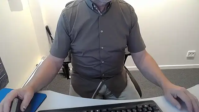 Snapshot of Buggemann chatting on 2, 7, 2026 Buggemann online show from 2, 7, 2026