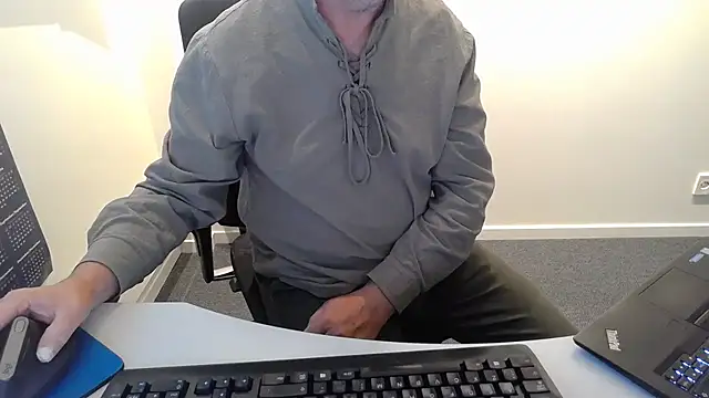 Snapshot of Buggemann chatting on 24, 7, 2026 Buggemann online show from 24, 7, 2026