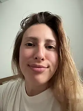 Snapshot of EvaRyen_ chatting on 7, 5, 2026 EvaRyen online show from 7, 5, 2026