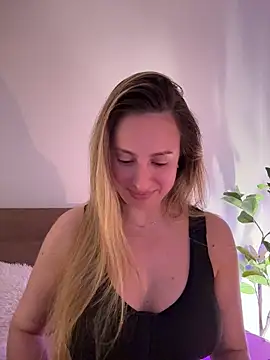 Snapshot of EvaRyen_ chatting on 9, 5, 2026 EvaRyen online show from 9, 5, 2026