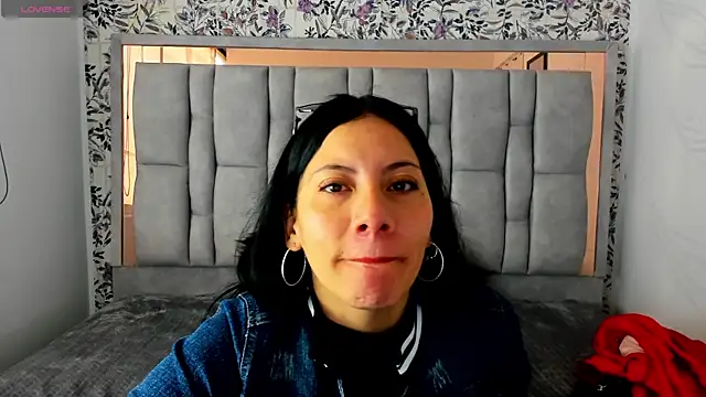Abril Fox   online show from 27, 6, 2026