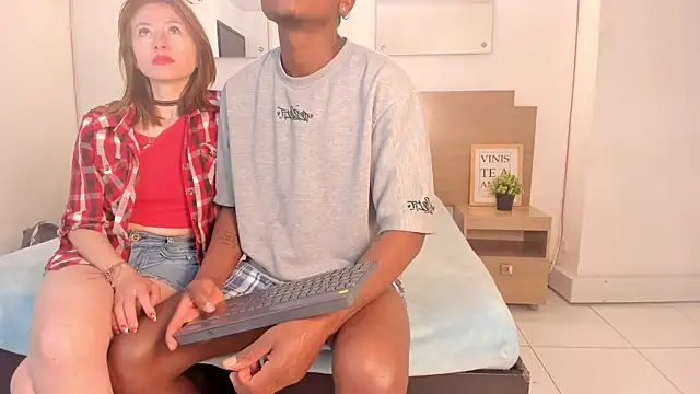 Ebony N Blonde online show from 17, 4, 2026