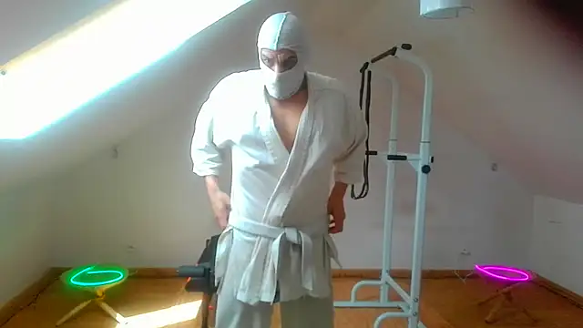 Snapshot of NinjaLaser chatting on 4, 4, 2026 NinjaLaser online show from 4, 4, 2026