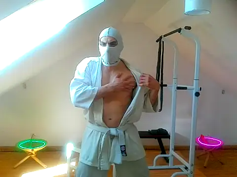 Snapshot of NinjaLaser chatting on 7, 4, 2026 NinjaLaser online show from 7, 4, 2026